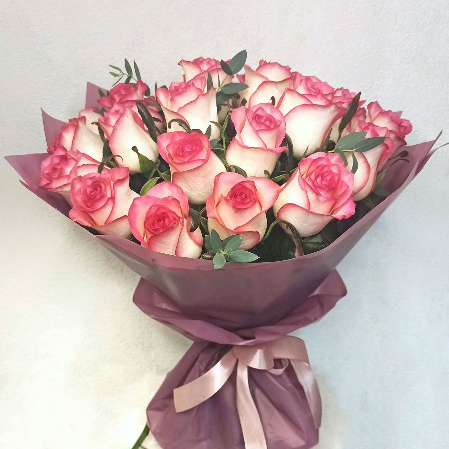 фото букета Моно-букет из 25 шт розы Россия  от магазина Флориаль