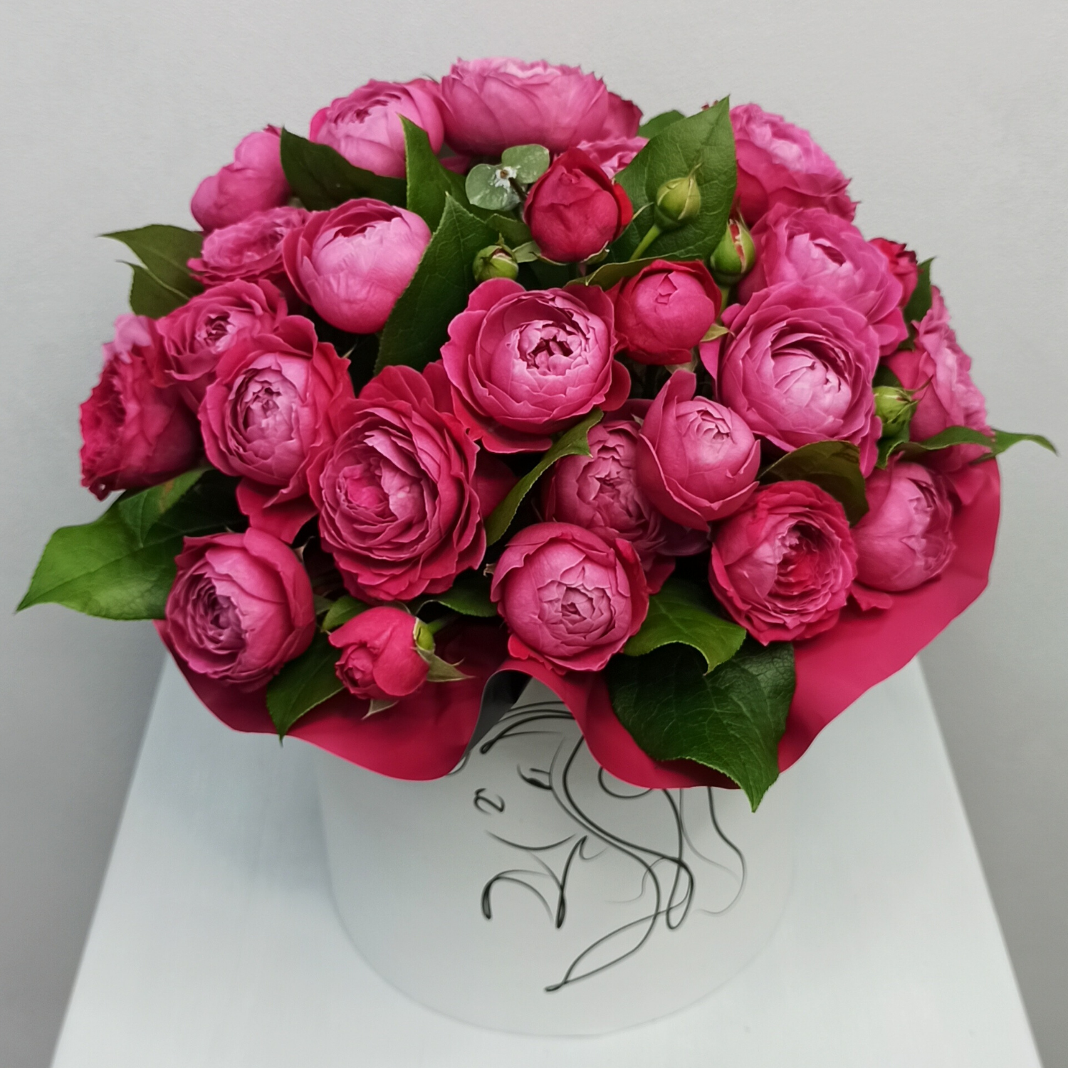 фото букета Композиция из кустовой пионовидной розы от магазина Флориаль